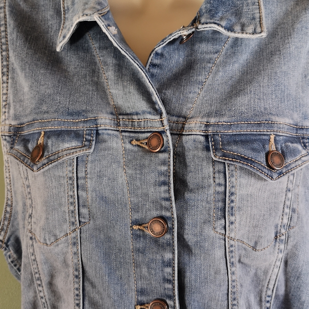 Brody Jeans Light Wash Denim Button Vest Medium Fit - Picture 4 of 11
